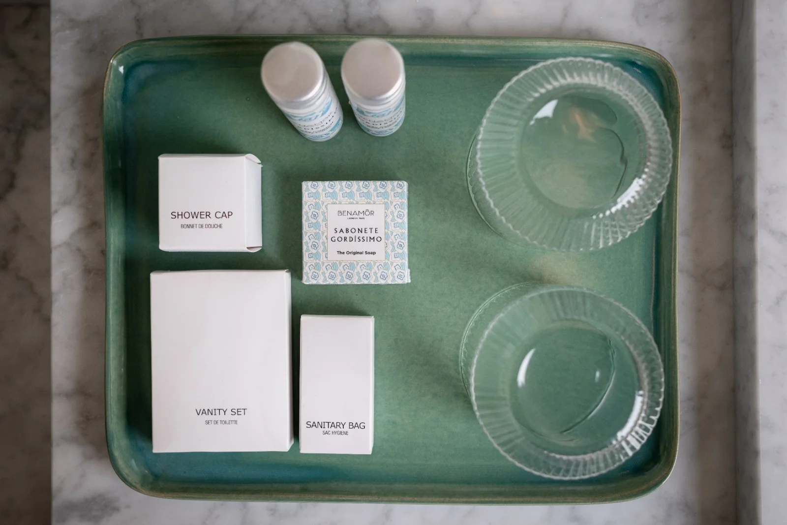 Nine Dots Azorean Art Boutique Hotel - Amenities tray